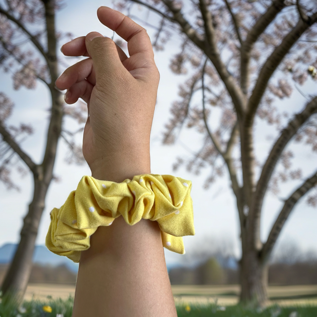 Scrunchies Yellow/White Polka Dots